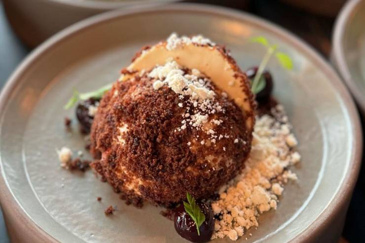 Dessert kunstvoll angerichtet – der perfekte Ausklang nach dem Hauptgang im KARO&PAUL.