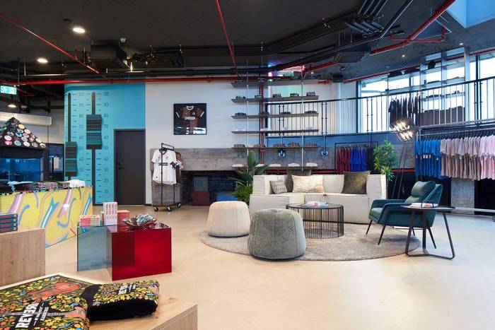 Künstlerisches Raumdesign, einzigartige Shirt-Designs.