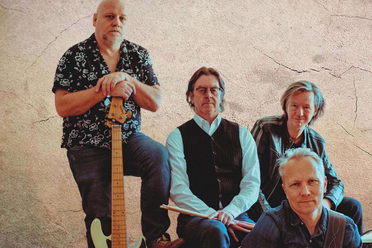 Die Band 3formore, bestehend aus vier Personen, tritt live im KARO&PAUL auf und sorgt für großartige Musik auf die Ohren.